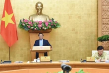 [Foto] Premier vietnamita preside reunión del Gobierno sobre elaboración de leyes en junio 