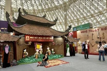 En el espacio expositivo del Teatro Nacional de Marionetas de Vietnam en la Feria de Otoño 2025. (Foto: VNA)