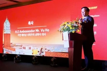 El embajador de Vietnam en Corea del Sur, Vu Ho, interviene en la ceremonia de inauguración de los vuelos directos Phu Quoc-Seúl, celebrada el 25 de marzo.