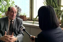 Georgy Toloraia, director ejecutivo del Comité Nacional de Investigación BRICS y director del Centro de Estrategia Rusa en Asia del Instituto de Economía de la Academia de Ciencias de Rusia, responde a las preguntas de la reportera (Foto: VNA)
