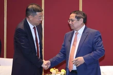 El primer ministro de Vietnam, Pham Minh Chinh, recibe al presidente del Banco de China (BOC), Ge Haijiao. (Foto: VNA)