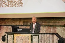 El embajador de Vietnam en Suiza, Phung The Long, habla en el evento. (Foto: VNA)