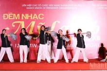 Una actuación artística en el evento.