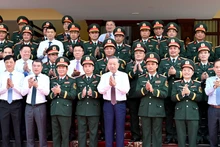 [Foto] Líder partidista vietnamita visita Cuerpo de Ejército 12 del Ministerio de Defensa