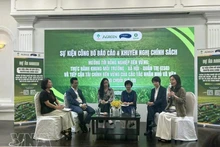 Participantes en el evento del 20 de marzo en el que se presentó un informe que insta a brindar un mayor apoyo político para fomentar la agricultura sostenible en Vietnam (Foto: VNA).