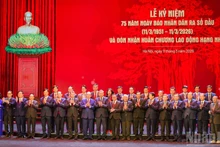 [Foto] Gran fiesta de generaciones de periodistas de Nhan Dan