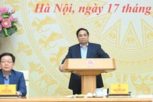 El primer ministro de Vietnam, Pham Minh Chinh, preside la séptima reunión del Comité Directivo del Gobierno encargado de revisar y resolver los obstáculos existentes en el sistema jurídico. (Foto: Nhan Dan)