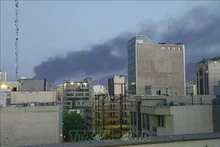 Humo se eleva tras una explosión en Teherán, Irán, el 15 de junio de 2025. (Foto: Xinhua/VNA)