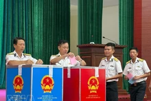 En el colegio electoral nº 20, Brigada 957, Región 4 de la Armada (con base en la provincia de Khanh Hoa). (Foto: VNA)
