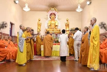 La ceremonia se celebra en la pagoda Pho Phuoc de Bangkok.