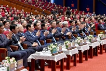 [Foto] Líder partidista vietnamita entrega Medalla al Trabajo de Primera Clase a Petrovietnam