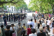 [Foto] Inauguran Concierto Mundial de Bandas de Policías en espacio peatonal del lago Hoan Kiem