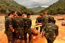 Una bomba de unos 350 kg fue retirada de forma segura de una zona residencial en la provincia norteña vietnamita de Dien Bien (Foto: VNA)