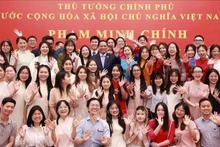 El primer ministro vietnamita, Pham Minh Chinh, sostiene un encuentro con representantes de la comunidad vietnamita en las regiones chinas de Pekín, Tianjin y Hebei (Foto: VNA)