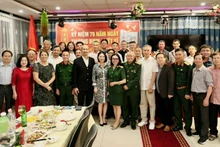 Los delegados se toman una foto en el evento. (Foto: Embajada de Vietnam en Hungría)