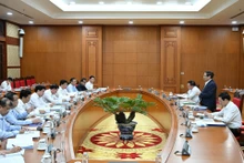 [Foto] Buró Político se reúne con Juntas Permanentes de Comités del Partido de Tay Ninh y Tuyen Quang