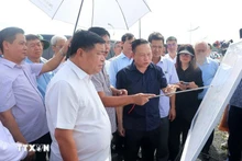 El viceprimer ministro de Vietnam, Nguyen Chi Dung ,supervisa proyectos importantes para la cumbre APEC 2027, priorizando su finalización a tiempo. (Foto: VNA)