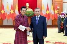 [Foto] Líder partidista de Vietnam recibe a rey de Bután