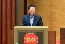 El ministro de Construcción, Tran Hong Minh, interviene en la sesión (Foto: VNA)