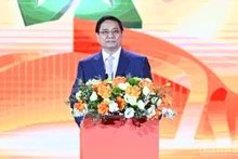 El primer ministro Pham Minh Chinh pronuncia un discurso en la ceremonia de clausura de la Feria de Otoño de 2025. (Foto: Nhan Dan)