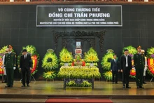 [Foto] Dirigentes del Partido y del Estado vietnamita rinden homenaje al exvicepresidente del Consejo de Ministros Tran Phuong