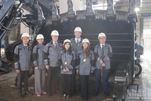 La delegación del Consulado General de Vietnam en Ekaterimburgo visita la fábrica Uralmash.
