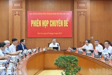 [Foto] Líder partidista vietnamita preside reunión del Comité Directivo Central sobre perfeccionamiento de instituciones y leyes