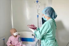 El Hospital Central de Hue anunció el 8 de septiembre que realizó de forma exitosa del primer trasplante alogénico de médula ósea (Foto: VNA)