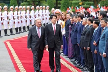 El presidente de Vietnam, Luong Cuong, preside la ceremonia de bienvenida al secretario general de la ONU, António Guterres, en Hanói. (Foto: Nhan Dan)
