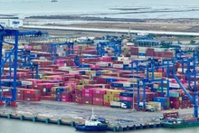 Hasta el 15 de septiembre, el valor del comercio exterior de Vietnam alcanzó 637,21 mil millones de dólares, un aumento interanual de 17,2 por ciento. (Foto: VNA)