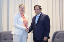 [Foto] Premier vietnamita recibe a representantes de grandes corporaciones suecas