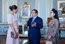 El primer ministro de Vietnam, Pham Minh Chinh, y su esposa realizan una visita de cortesía a la princesa heredera Victoria de Suecia. (Foto: VNA)