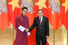 [Foto] Líder legislativo vietnamita se reúne con rey de Bután