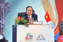El presidente de la Asamblea Nacional de Vietnam, Tran Thanh Man, en el evento 