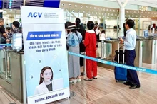 Con el proceso renovado, los pasajeros sin equipaje facturado podrán pasar por los controles de seguridad y embarque mediante reconocimiento facial, sin mostrar ningún documento. (Foto: tuoitre.vn)