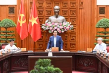 [Foto] Premier vietnamita preside reunión de Comité Permanente del Gobierno sobre recuperación tras desastres naturales 