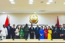 El fiscal general de la Fiscalía Popular Suprema y la delegación vietnamita de alto nivel realizan una visita de cortesía a la Fiscalía General tras la ceremonia de firma, celebrada en Luanda en agosto de 2025. 