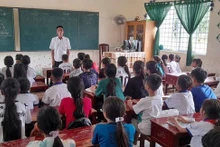 Clase del idioma jemer en la pagoda Ta Mum, comuna de Dinh Hoa, provincia de An Giang.