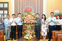 El Comité Popular de la ciudad de Hai Phong visita y felicita al periódico Nhan Dan. (Foto: THE DAI)