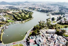 El evento se celebra en torno al lago Xuan Huong, distrito de Xuan Huong, ciudad de Da Lat.