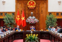 [Foto] Premier vietnamita preside reuniones de la jefatura del Gobierno sobre temas importantes