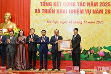 [Foto] Presidente vietnamita asiste a reunión de balance de Oficina Presidencial 