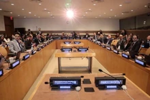 Delegados en el evento “El camino a Hanói: Ceremonia de apertura de la firma de la Convención de las Naciones Unidas contra el Cibercrimen - Honrar el multilateralismo por un futuro digital seguro”, el 22 de septiembre de 2025 (hora local). (Foto: VNA)