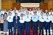 [Foto] Dirigente vietnamita preside reunión de Buró Político con Junta Permanente de Comité partidista de órganos centrales del Partido
