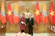 El presidente de la Asamblea Nacional de Vietnam, Tran Thanh Man, y el Rey Jigme Khesar Namgyel Wangchuck de Bután. (Foto: Nhan Dan)