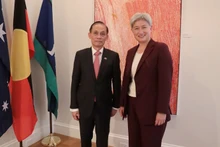 El ministro interino de Relaciones Exteriores de Vietnam, Le Hoai Trung, y la ministra de Relaciones Exteriores de Australia, Penny Wong. (Foto: VNA)