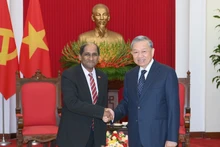 [Foto] Líder partidista vietnamita recibe a saliente embajador de Singapur