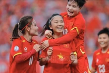 Jugadoras vietnamitas celebran el segundo gol de la capital Huynh Nhu. (Foto: VNA)
