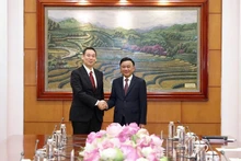 El miembro del Buró Político e integrante permanente del Secretariado del Comité Central del Partido Comunista de Vietnam, Tran Cam Tu, recibió a Tanaka Yu, vicepresidente del Presidium y jefe interino del Secretariado del Partido Comunista de Japón. (Foto: VNA)