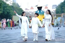 [Foto] Celebran en Ciudad Ho Chi Minh Festival del Ao Dai 2026